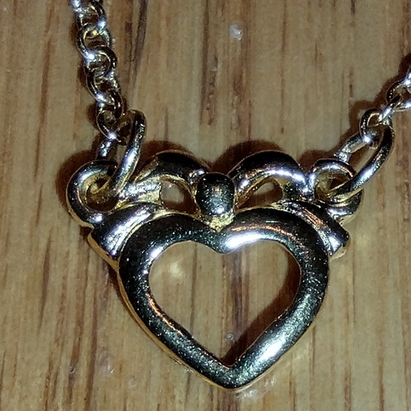 Gold heart bracelet - Picture 11 of 16